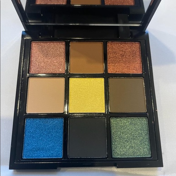 Aesthetica "BE" Eyeshadow Palette - Picture 3 of 4